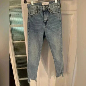 Top shop girls Jamie jeans medium rise, raw hem and light wash sz 25 petite